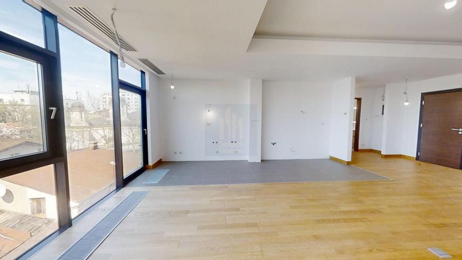 Apartament cu 4 camere semidecomandat în Eminescu