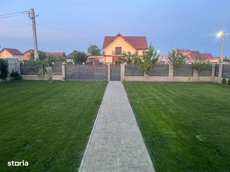 Casă cu 5 camere cu Teren 800 Mp în Săcălaz