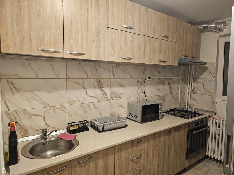 Apartament cu 3 camere decomandat în Dristor