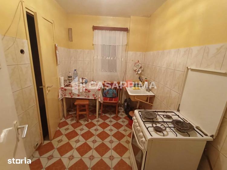 Apartament cu 3 camere semidecomandat în Vest