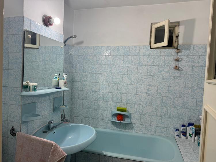 Apartament cu 4 camere decomandat în Dacia