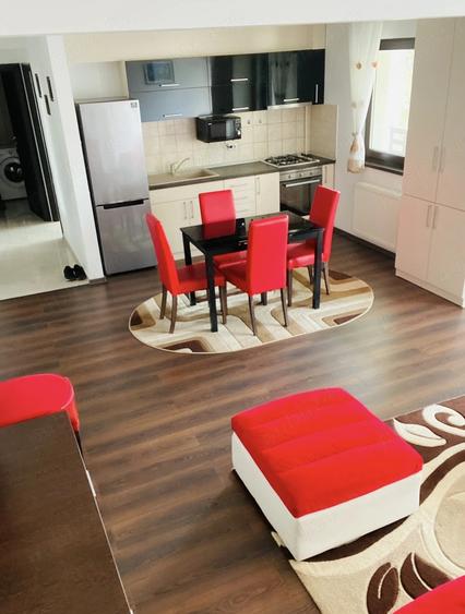 Apartament cu 2 camere decomandat în Tractorul