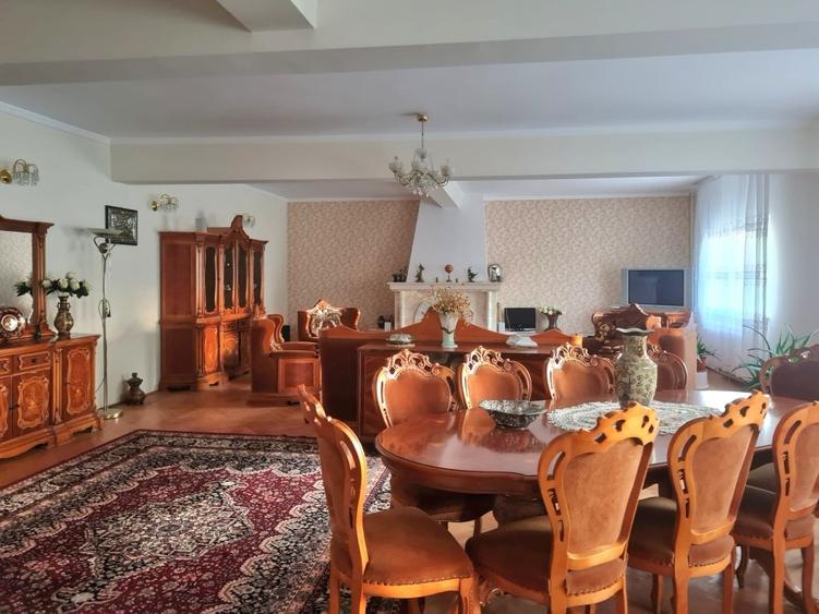 Casă individuală cu 5 camere cu Teren 4500 Mp în Linia (Budești)
