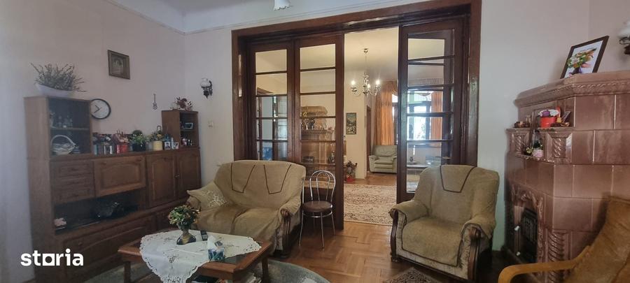 Casă cu 5 camere cu Teren 650 Mp în Negru Vodă