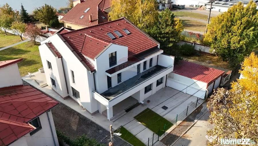Casă cu 8 camere cu Teren 1200 Mp în Mogoșoaia