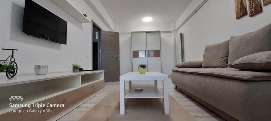 Apartament cu 2 camere decomandat, mobilat în Universitate