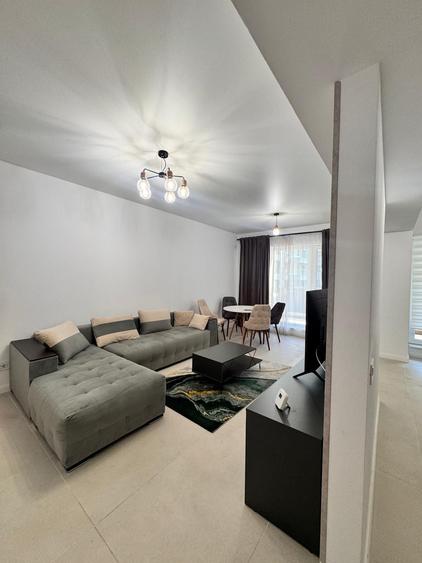 Apartament cu 3 camere semidecomandat în Pipera