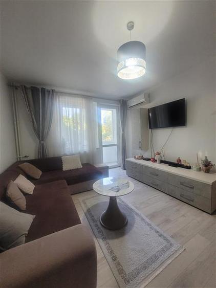 Apartament cu 2 camere decomandat în Republica