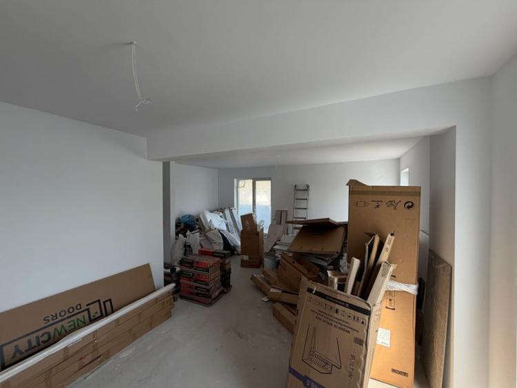 Apartament cu 4 camere semidecomandat în Florești — fotografia 2