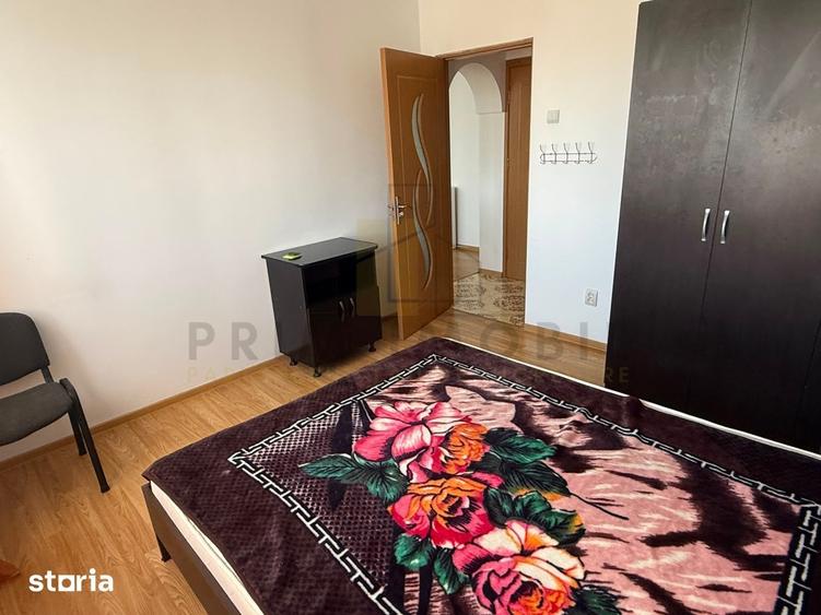 Apartament cu 3 camere în Podu Roș