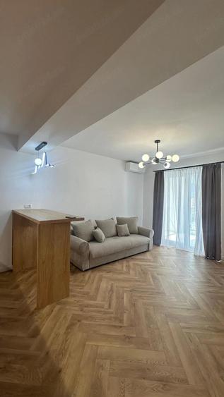 Apartament cu 2 camere decomandat în Pietroasa