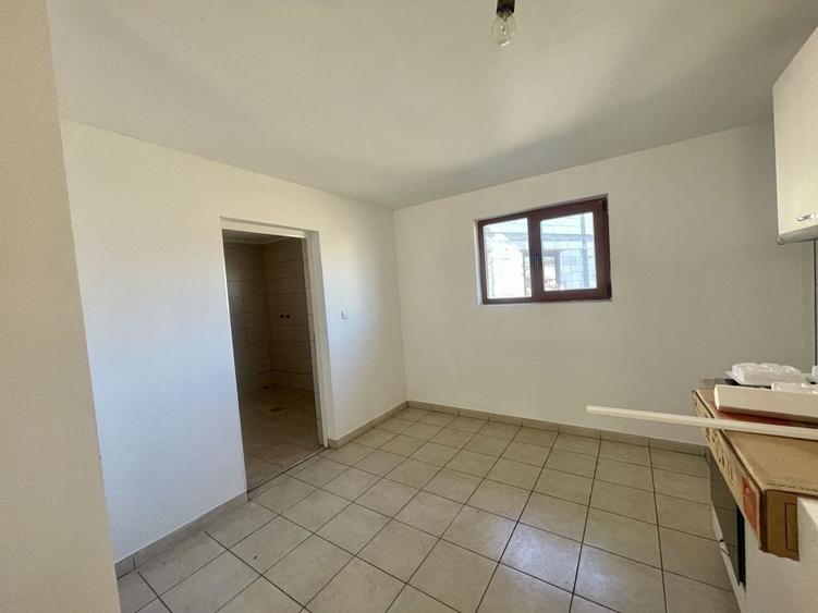 Casă individuală cu 3 camere cu Canalizare în Frătăuții Noi