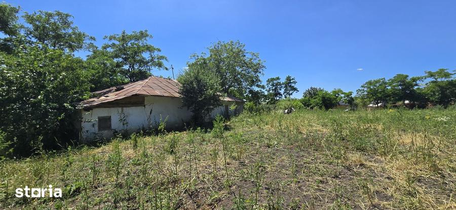 Casă cu 2 camere cu Teren 4260 Mp în Răchiți