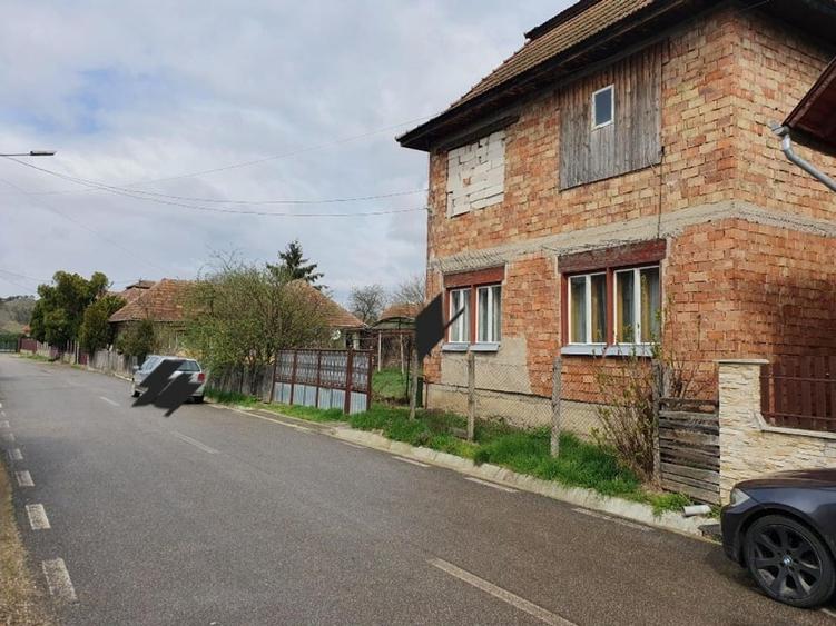 Casă individuală cu 5 camere cu Teren 1795 Mp în Mihai Viteazu