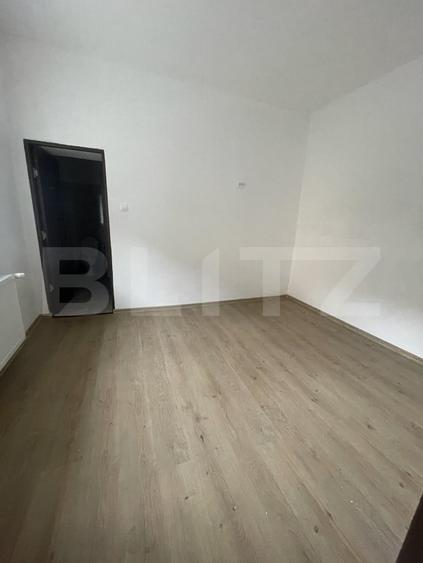 Apartament cu 4 camere semidecomandat în Central