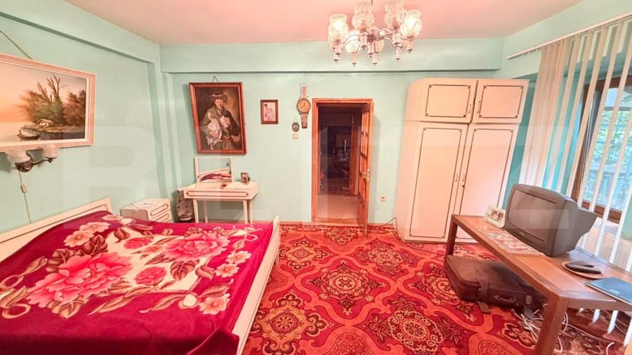 Casa cu teren generos de 800 mp, la strada principala in - 7