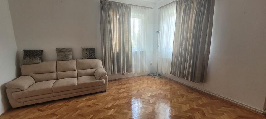 Duplex cu 4 camere cu Canalizare în Central