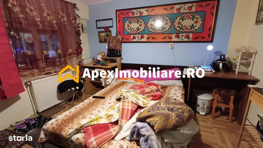 Casă cu 4 camere cu Teren 241 Mp în Apărătorii Patriei