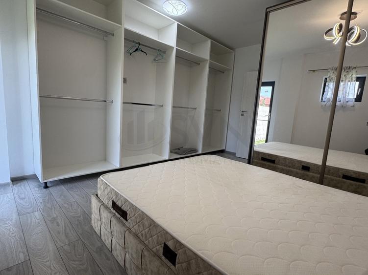 Apartament cu 4 camere semidecomandat, mobilat în Pipera
