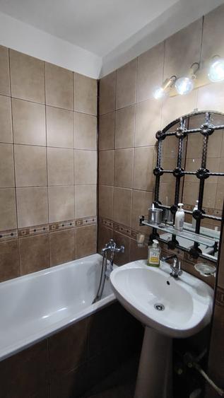 Apartament cu 2 camere decomandat, mobilat în Titan
