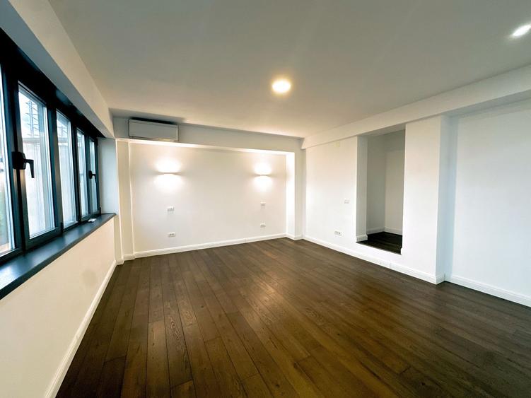Apartament cu 3 camere decomandat în Polonă