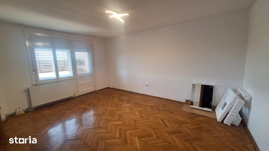 Apartament cu 4 camere în Olimpia-Stadion