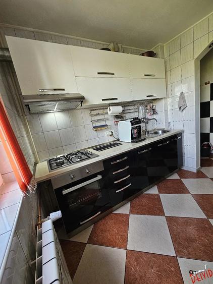 Apartament cu 3 camere decomandat, mobilat în Crângași