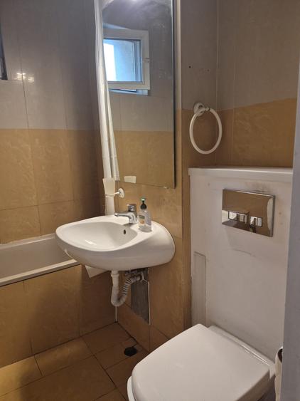 Apartament cu 3 camere semidecomandat în Dristor