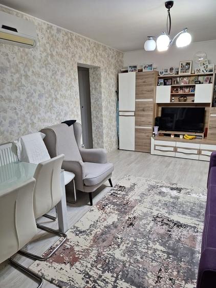Apartament cu 3 camere în Costin Georgian