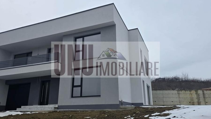 Casă individuală cu 5 camere cu Teren 700 Mp în Bucium