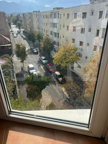 Apartament cu 3 camere decomandat, mobilat în Tractorul