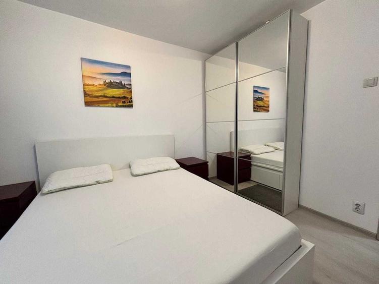 Apartament cu 4 camere semidecomandat în Central