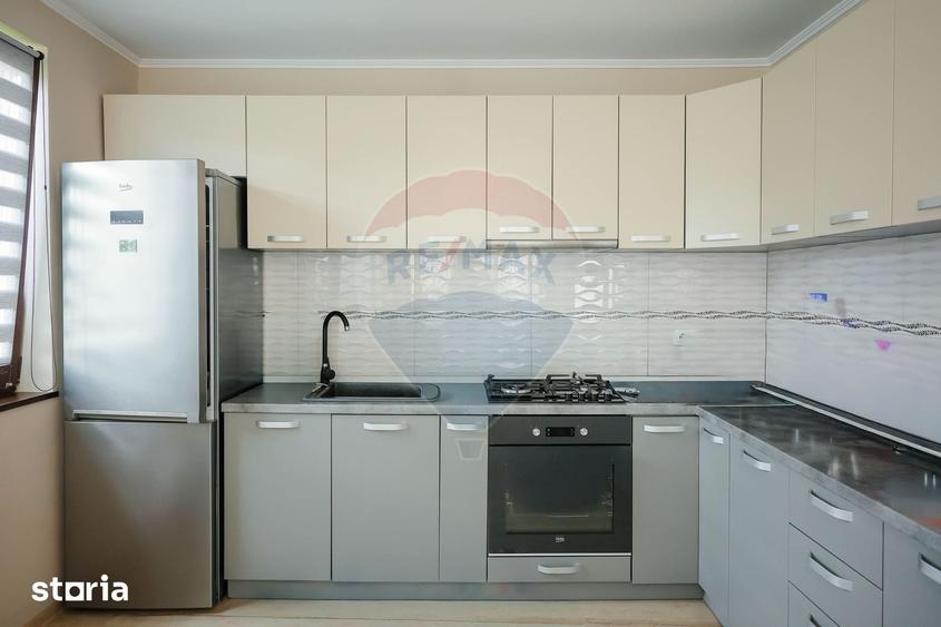 Casă cu 7 camere cu Teren 600 Mp în Sânmartin