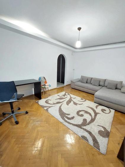 Apartament cu 2 camere semidecomandat în Podu Roș