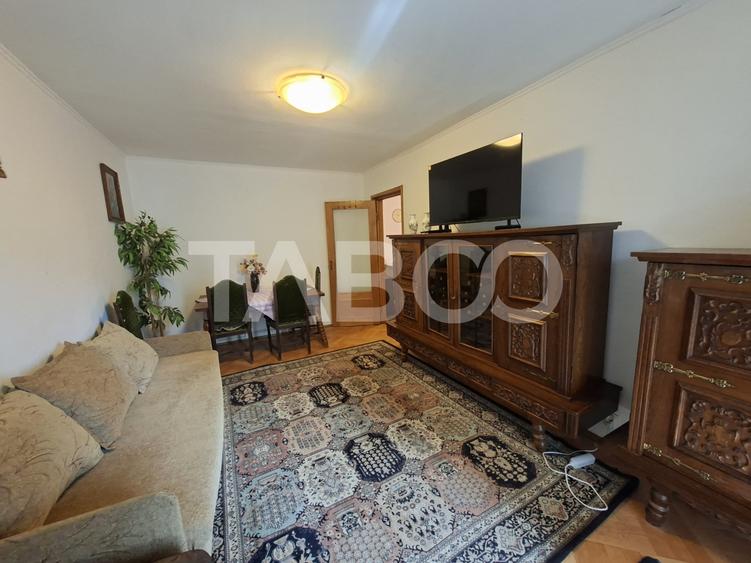 Apartament cu 3 camere decomandat, mobilat în Central