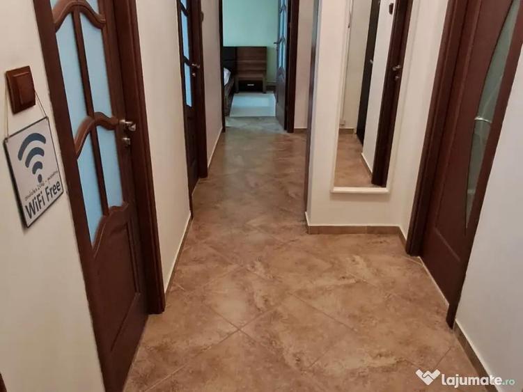 Apartament cu 3 camere decomandat în Micro 17