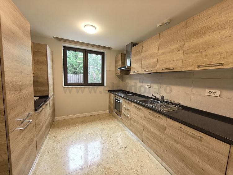 Casă individuală cu 5 camere cu Canalizare în Pipera