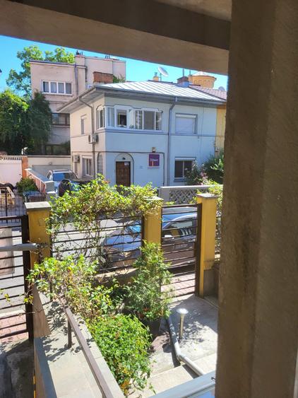 Apartament cu 3 camere, mobilat în Primăverii