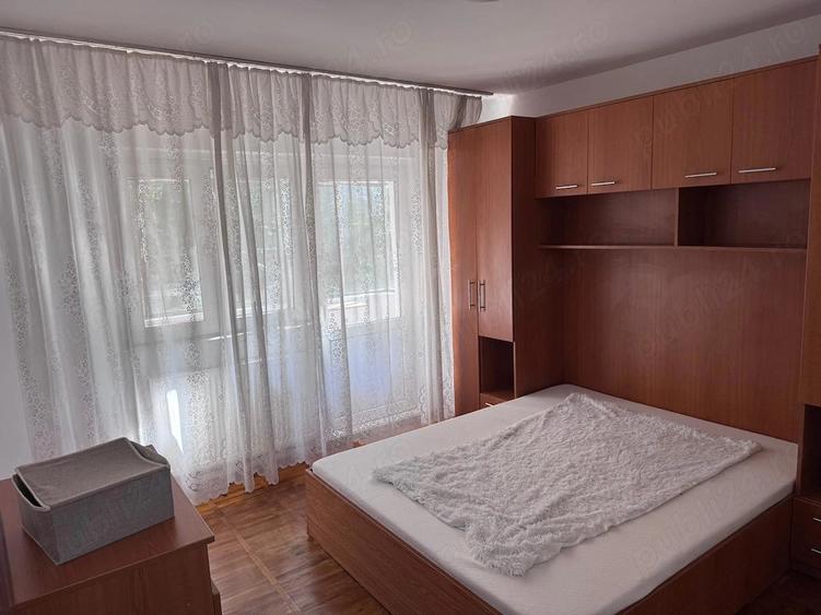 Inchiriez apartament 3 camere, decomandat - 2