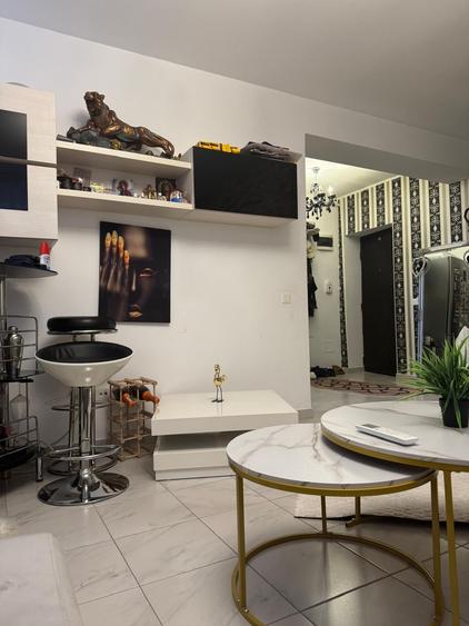 Apartament cu 3 camere decomandat în Fundeni