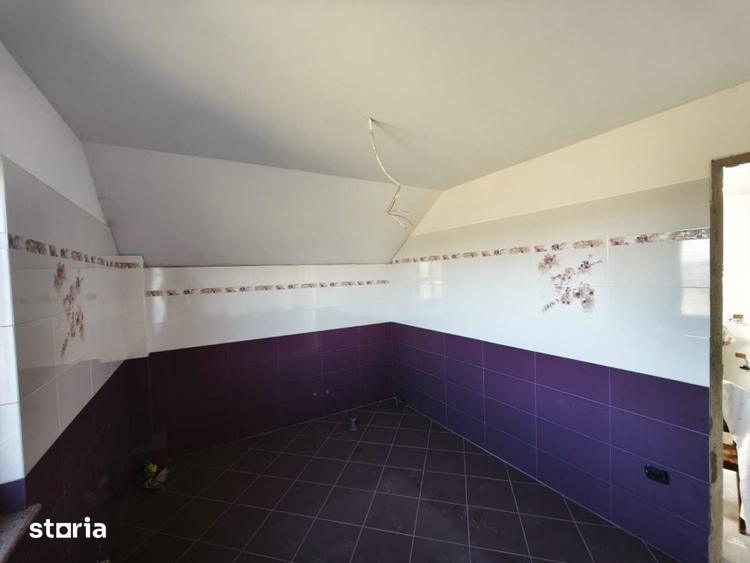 Casă cu 5 camere cu Teren 1792 Mp în Central
