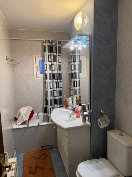 Apartament cu 4 camere semidecomandat, mobilat în Ultracentral