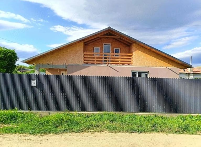 Casă cu Teren 465 Mp în Central