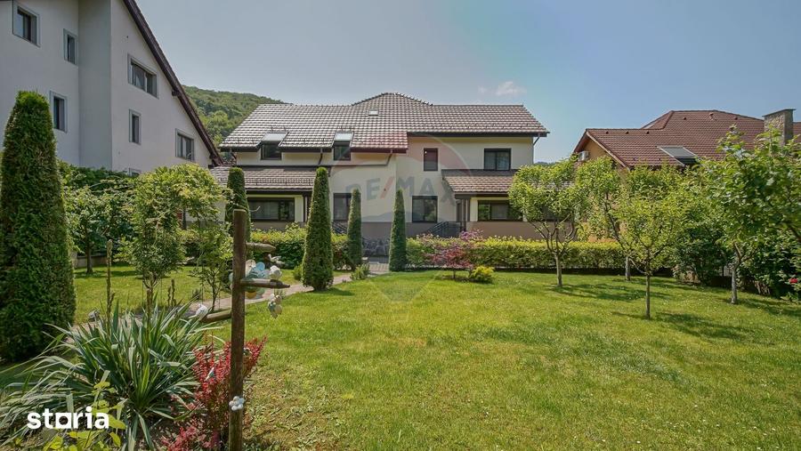 Casă cu 6 camere cu Teren 530 Mp în Dârste