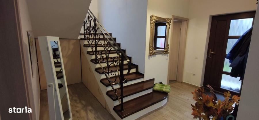 Casă cu 4 camere cu Teren 275 Mp în Florești