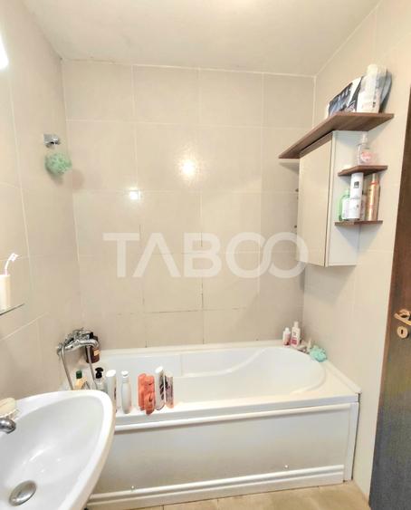 Apartament cu 3 camere decomandat, mobilat în Borhanci