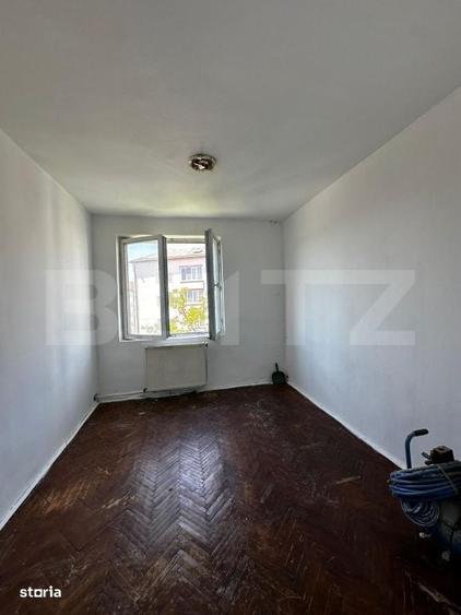 Apartament cu 4 camere decomandat în Central