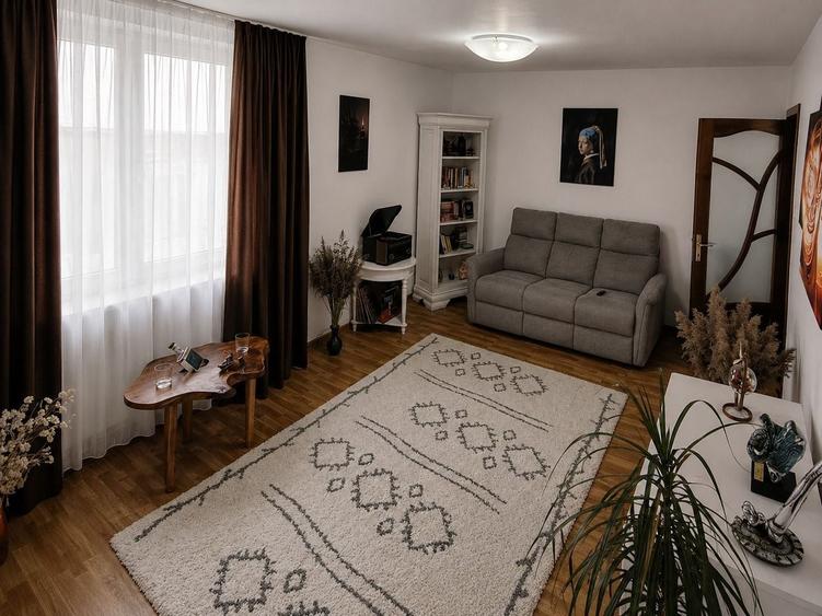 Apartament cu 2 camere decomandat în Central