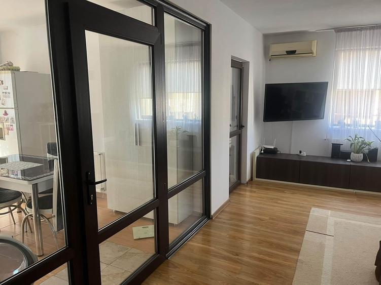 Apartament cu 4 camere decomandat în Central