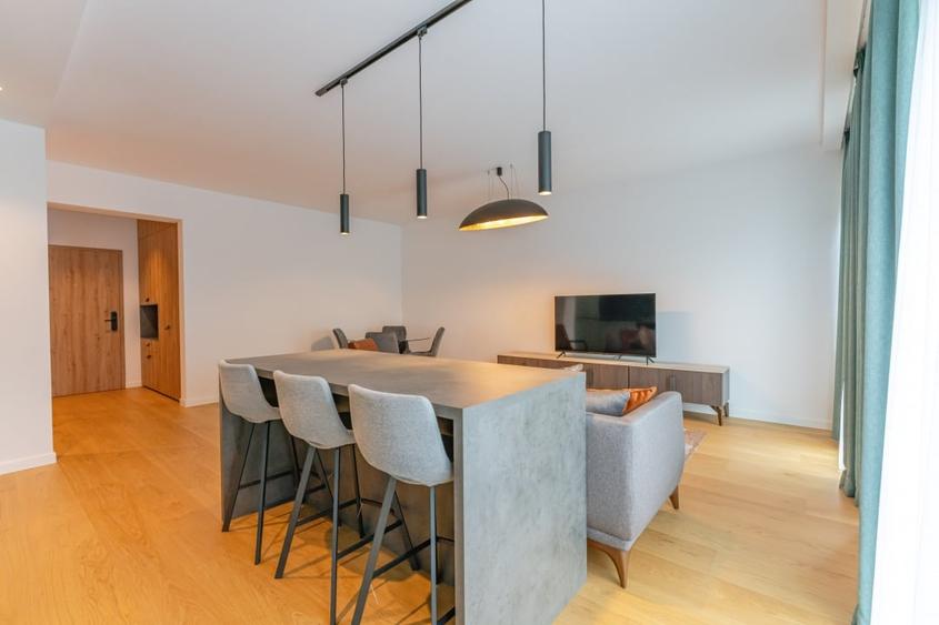 Apartament cu 3 camere decomandat, mobilat în Ultracentral